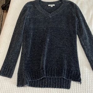 Long sleeve v-neck sweater